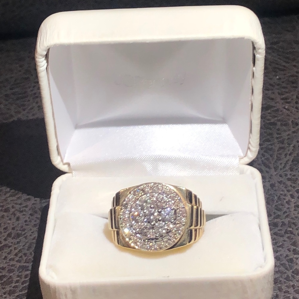 Gold ring with Diamonds  in middle